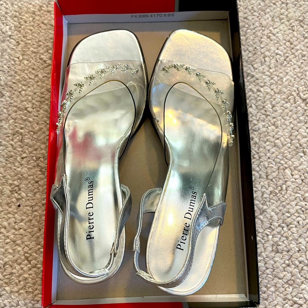 Pierre Dumas Silver and Clear with floral design high heel shoe. Size 8M